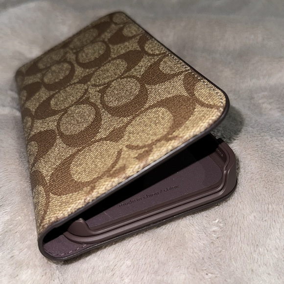 Iphone 15 Pro Max Folio In Signature Canvas - Picture 6 of 9